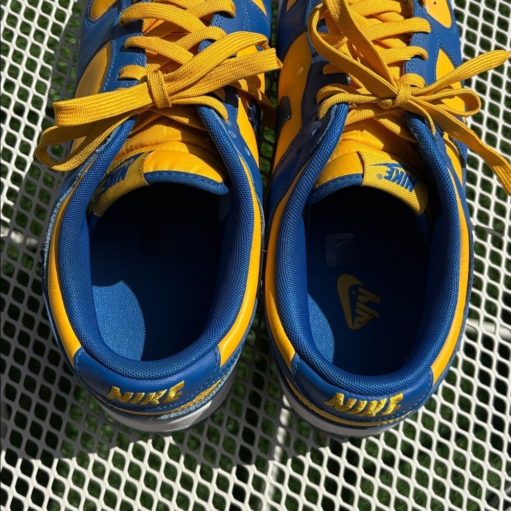 EUC Nike University Of Michigan Dunks - Picture 5 of 10